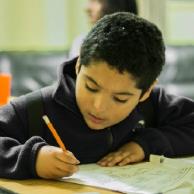 La crise actuelle a touché particulièrement les jeunes qui vivent en HLM, mettant en péril leur cheminement scolaire.