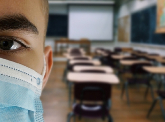 Avec l’apparition de la pandémie et la fermeture des classes, les projets d’aide aux devoirs ont été, dans la majorité des cas, adaptés pour répondre aux directives gouvernementales. Avec l’apparition de la pandémie et la fermeture des classes, les projets d’aide aux devoirs ont été, dans la majorité des cas, adaptés pour répondre aux directives gouvernementales.